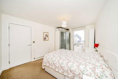 2 bedroom flat to rent, Finchley Road, London NW11