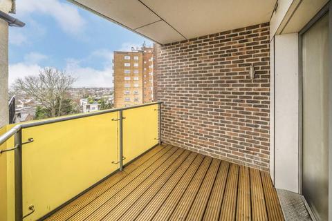 2 bedroom flat to rent, Finchley Road, London NW11