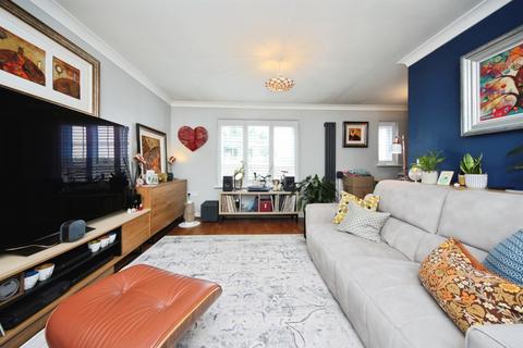 2 bedroom flat for sale, Watling Gardens, Dunstable