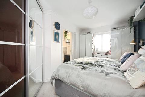 2 bedroom flat for sale, Watling Gardens, Dunstable
