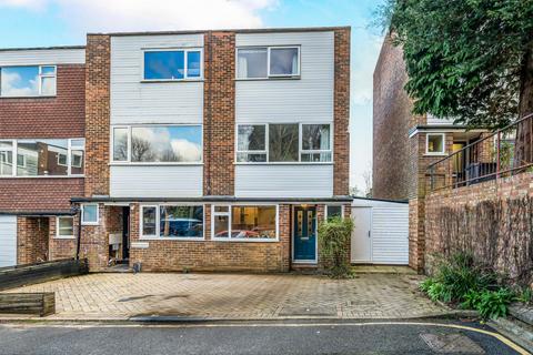undefined, Woodlands, Surrey GU22