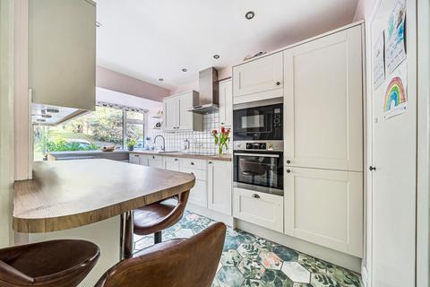 undefined, Woodlands, Surrey GU22