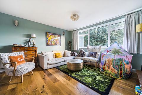 undefined, Woodlands, Surrey GU22