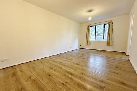 1 bedroom flat to rent, The Drive, Langley, SL3