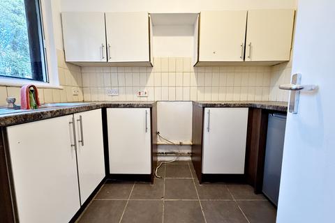 1 bedroom flat to rent, The Drive, Langley, SL3