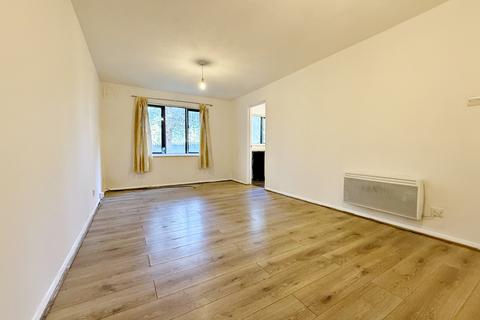 1 bedroom flat to rent, The Drive, Langley, SL3