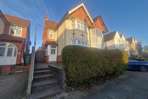 3 bedroom flat to rent, Leicester LE5