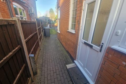 3 bedroom flat to rent, Leicester LE5