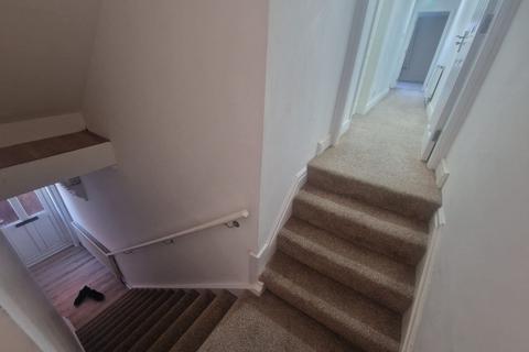 3 bedroom flat to rent, Leicester LE5
