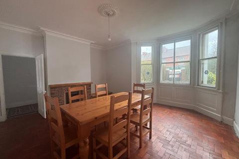 3 bedroom detached house for sale, Hartshill Road, Stoke-on-Trent ST4