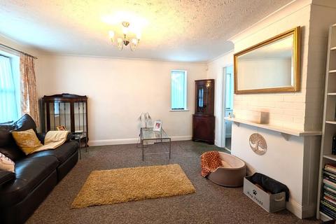 3 bedroom house to rent, Dragonfly Close, Ashford TN23 5GH