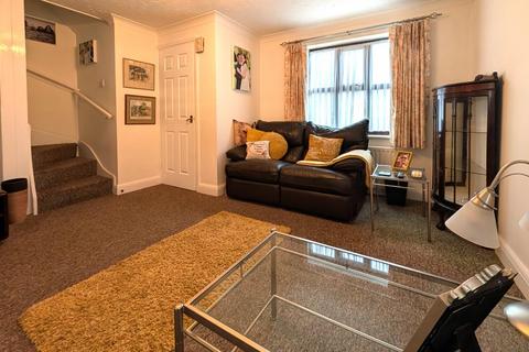 3 bedroom house to rent, Dragonfly Close, Ashford TN23 5GH