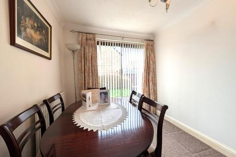 3 bedroom house to rent, Dragonfly Close, Ashford TN23 5GH
