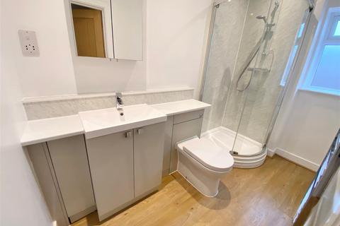 4 bedroom chalet to rent, Richmond Road, Herts EN6