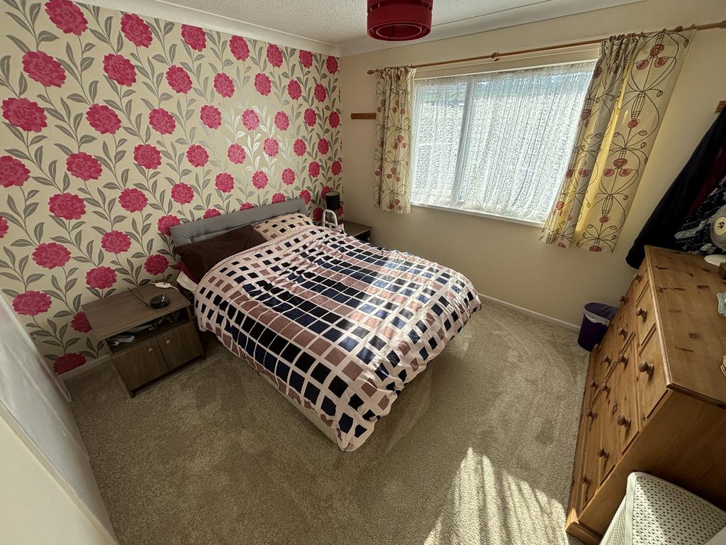 Front bedroom 1