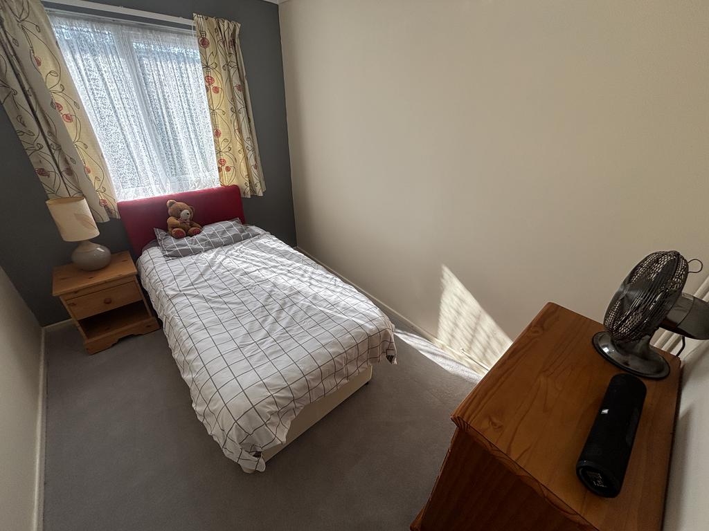 Front bedroom 3