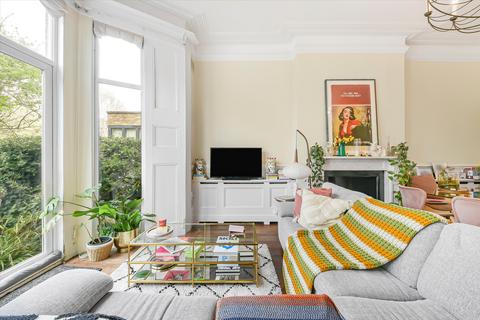 2 bedroom flat to rent, Compayne Gardens, London NW6