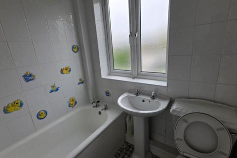 3 bedroom house to rent, Frankland Road, London