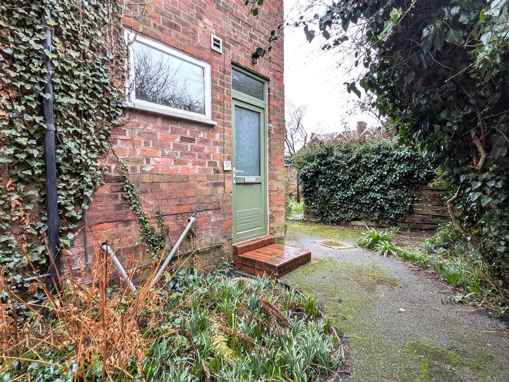 Side private ground floor entrance