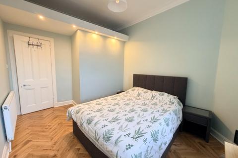 2 bedroom flat to rent, Crow Road, Broomhill, Glasgow, G11
