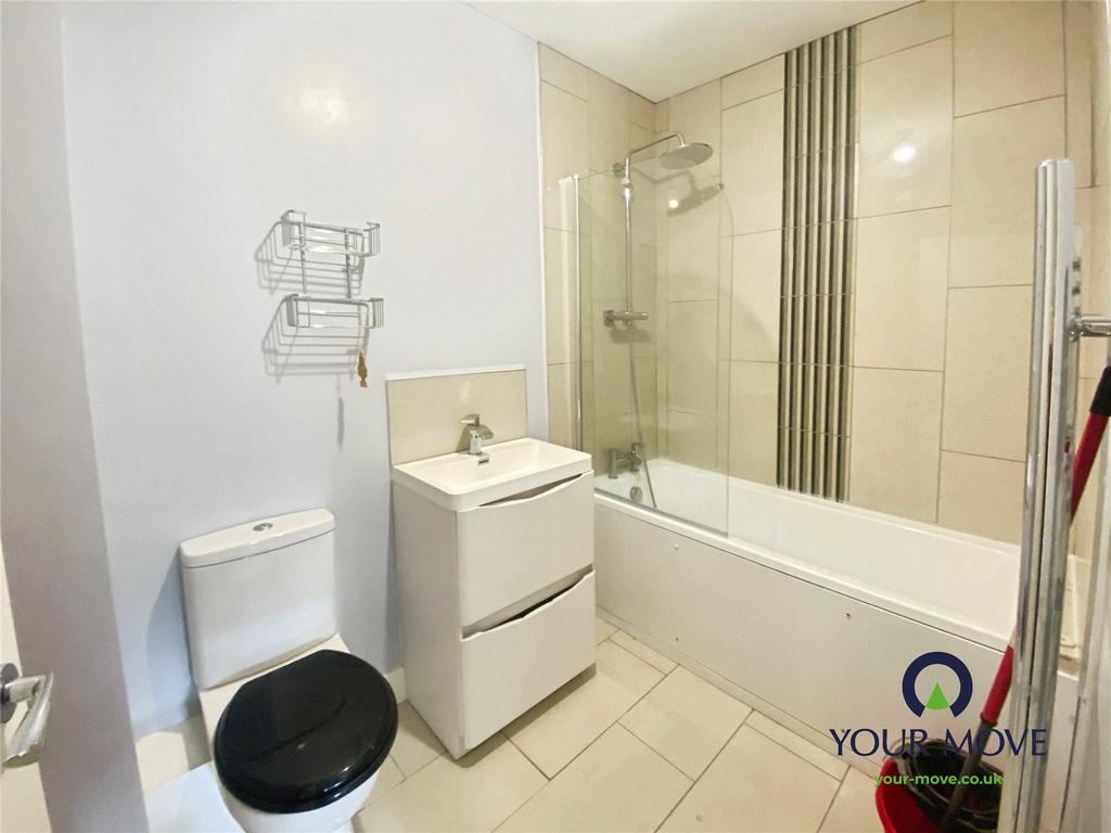 En-Suite Bathroom