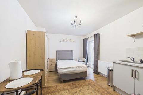 undefined, High Street, Cheltenham GL50