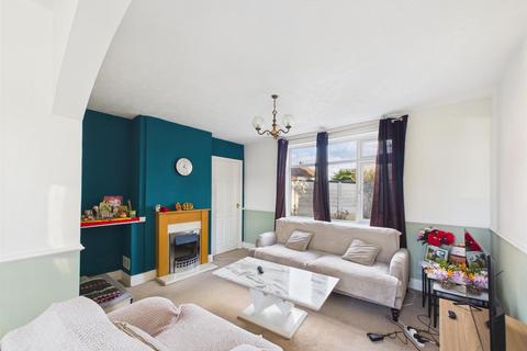 3 bedroom semi-detached house to rent, Dudley Avenue, Leicester LE5