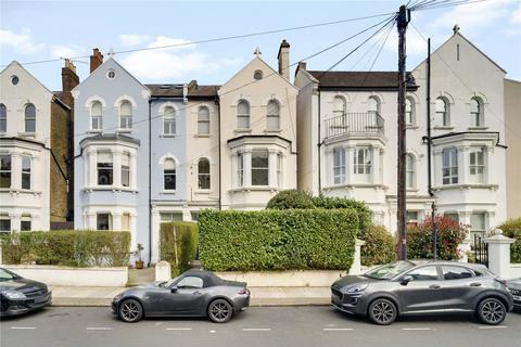 Sisters Avenue, SW11