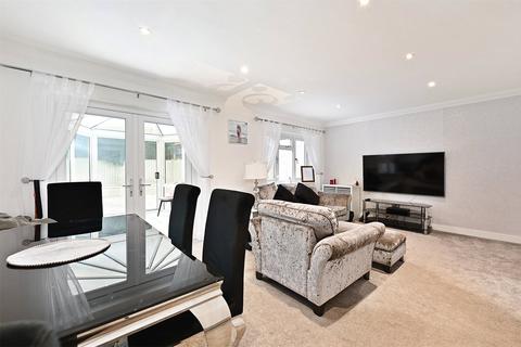 undefined, Harpton Close, Hampshire GU46