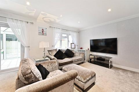 undefined, Harpton Close, Hampshire GU46
