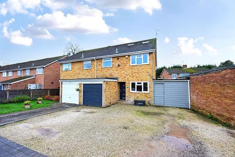 undefined, Harpton Close, Hampshire GU46
