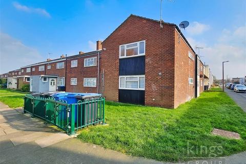 Studio to rent, Barn Mead, Harlow