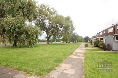 Studio to rent, Barn Mead, Harlow