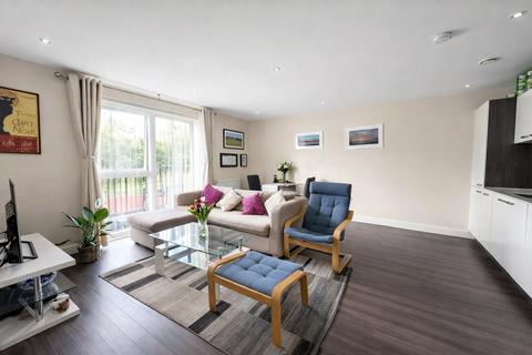 2 bedroom flat for sale, Adenmore Road, London, SE6