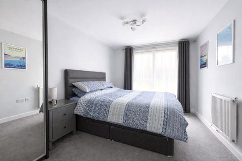 2 bedroom flat for sale, Adenmore Road, London, SE6