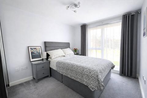 2 bedroom flat for sale, Adenmore Road, London, SE6