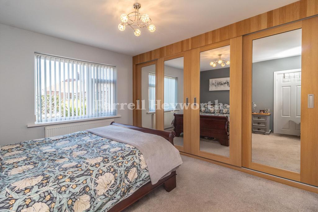 Bedroom 1 image 5