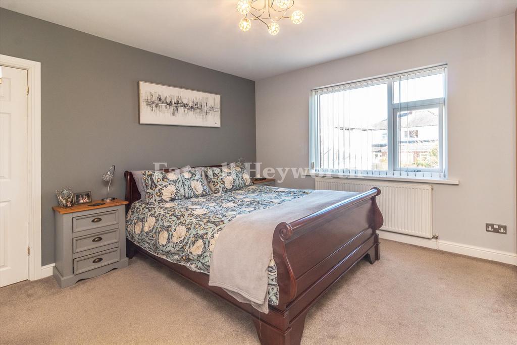 Bedroom 1 image 4