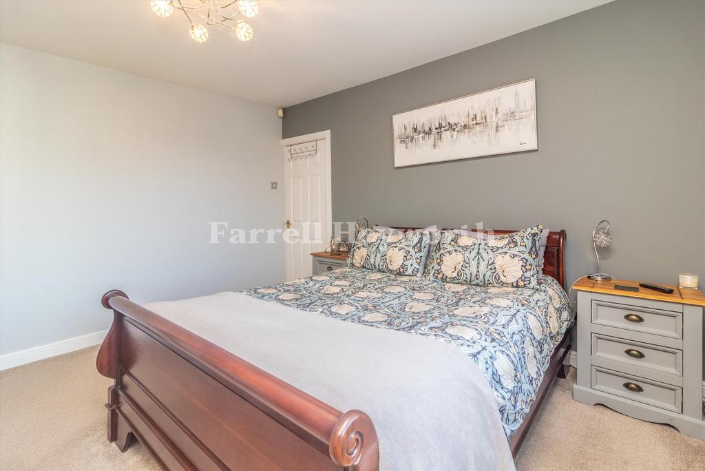 Bedroom 1 image 2