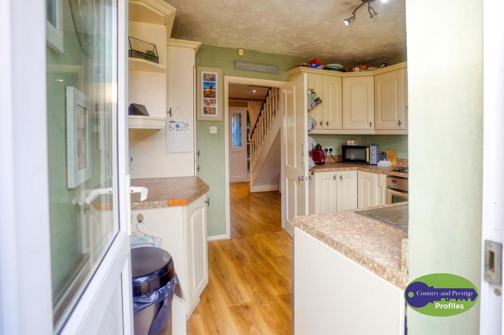4 Hazel Way  (18).jpg