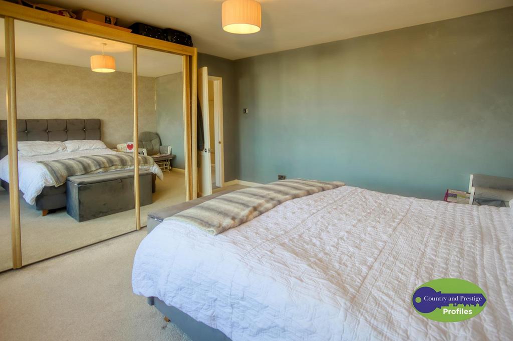 4 Hazel Way  (37).jpg