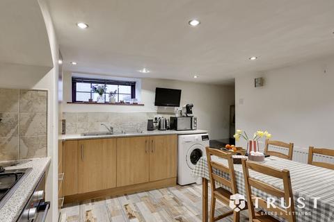 1 bedroom terraced house for sale, Knowles Hill Road, Dewsbury, WF13