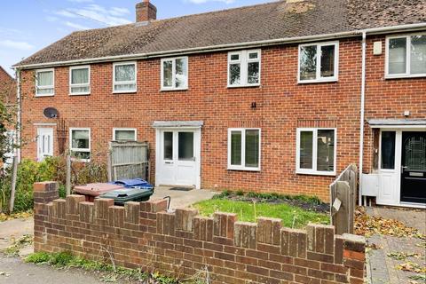3 bedroom terraced house to rent, Queensway, Banbury OX16