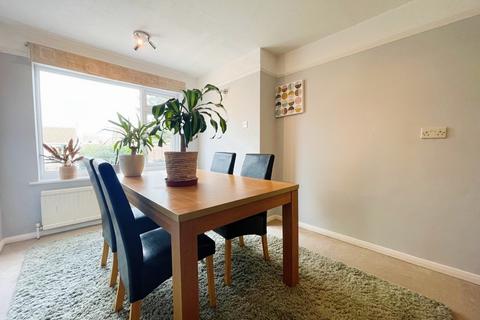 3 bedroom terraced house to rent, Queensway, Banbury OX16