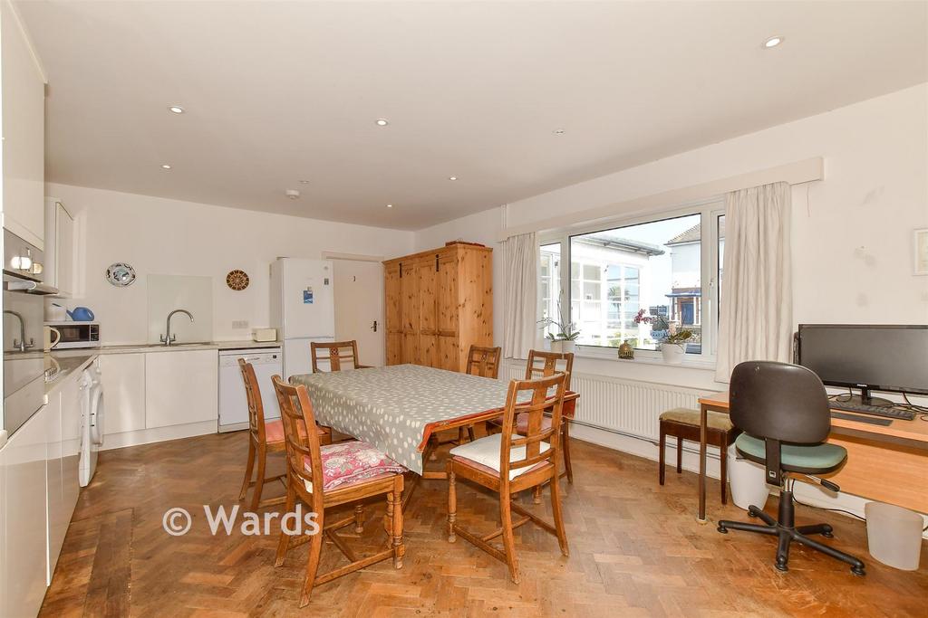 Kitchen/ Breakfast Room