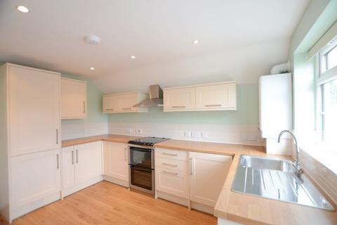 2 bedroom flat to rent, Reading Road, Yateley, GU46
