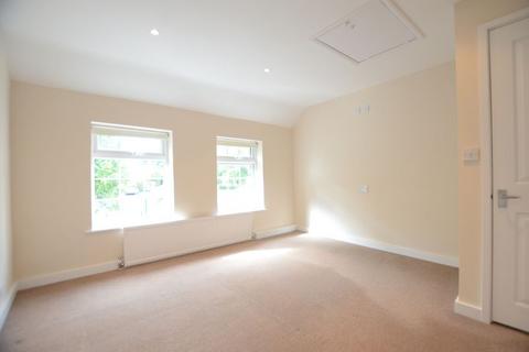 2 bedroom flat to rent, Reading Road, Yateley, GU46