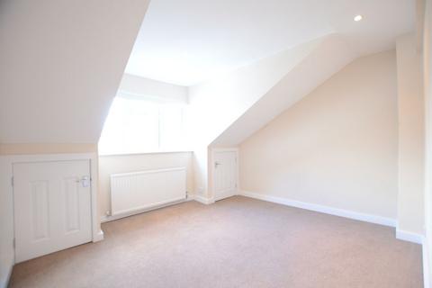 2 bedroom flat to rent, Reading Road, Yateley, GU46