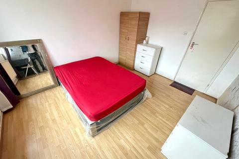 1 bedroom flat to rent, Mile End Road(SAAD), London E1
