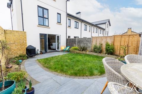 3 bedroom end of terrace house for sale, Broad Acre Road, Cheltenham GL52